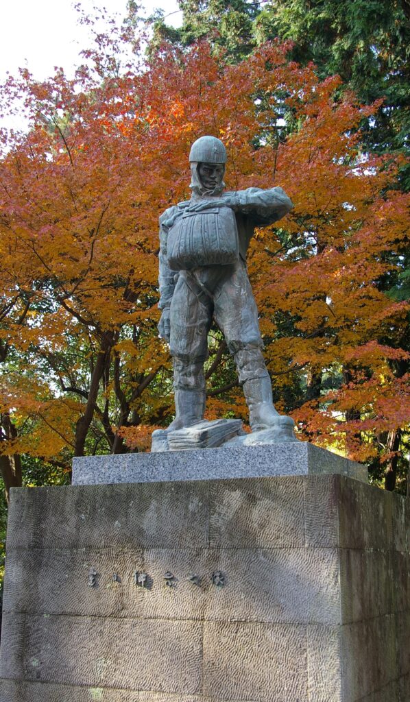 空の神兵之像｜公益財団法人 特攻隊戦没者慰霊顕彰会