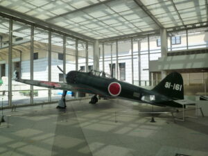 神風・菊水・特攻隊・ 荒鷲日章旗 エナメル七宝製　靖国神社・菊御紋メタル