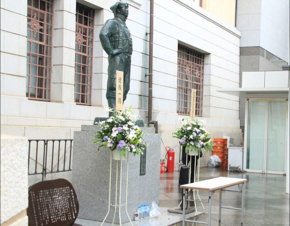 特攻勇士之像に献花