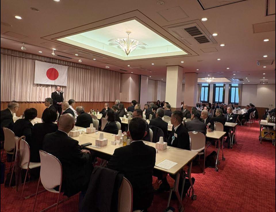拝殿での慰霊祭、昇殿参拝のあと、靖国会館で直会をおこないました