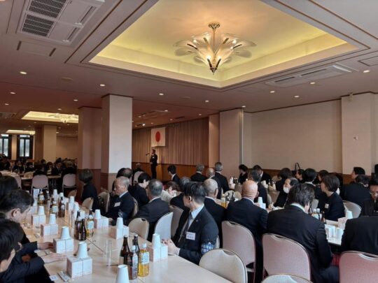 靖国会館での直会2